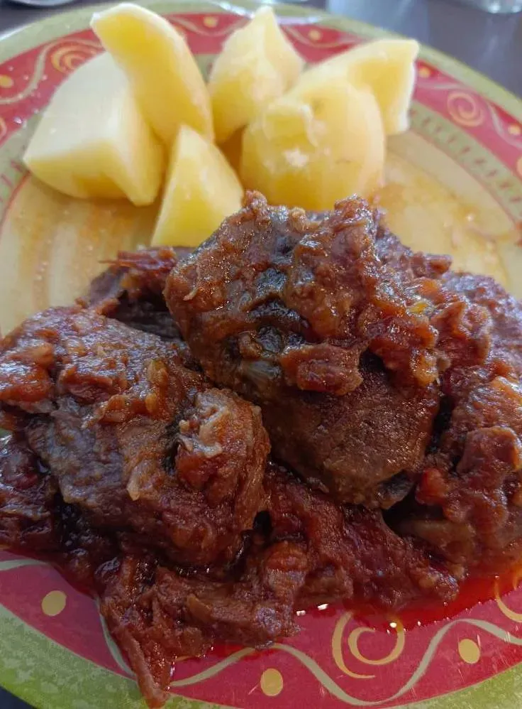 Joues de porc à la tomate